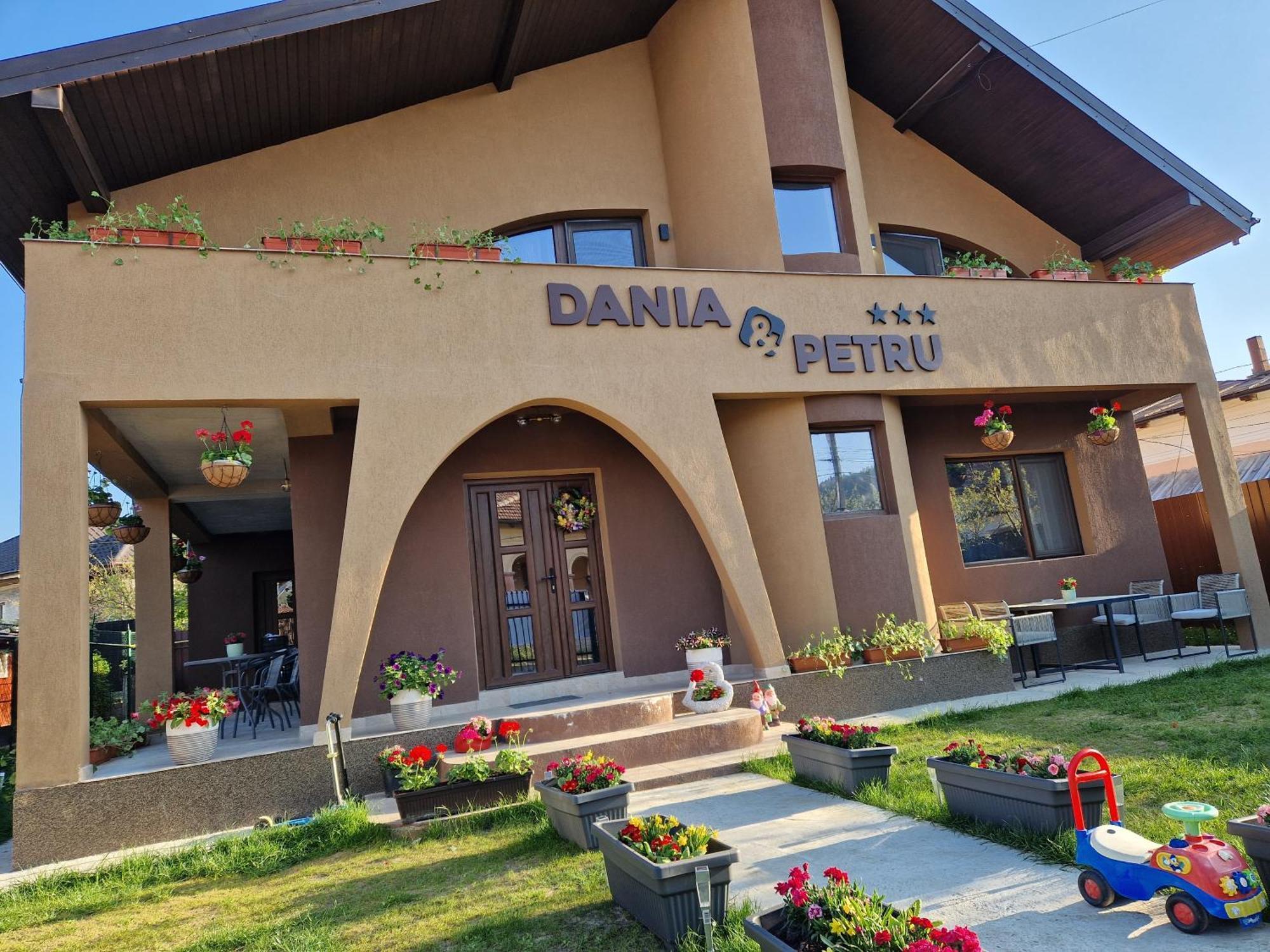 Dania&Petru Residence Aknavásár Kültér fotó